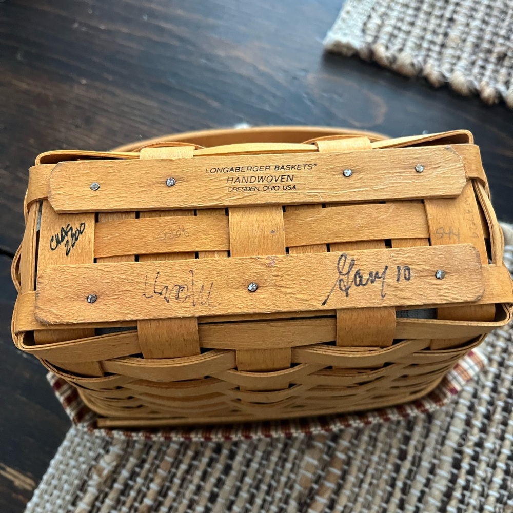 Longaberger Homestead Basket with Red Accents - Picture 5 of 10